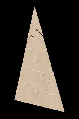 ścianka wspinaczkowa Góra Nuki w kolorze naturalnej sklejki i szczytem w kolorze naturalnym oraz białymi chwytami wspinaczkowymi